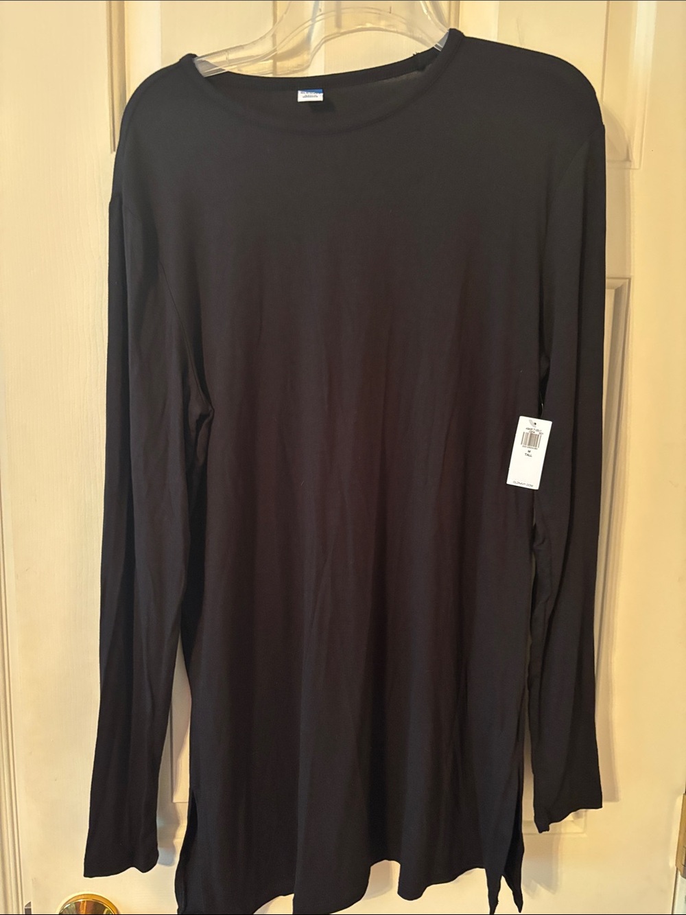 Classic Long-Sleeve Crewneck tunic in Black